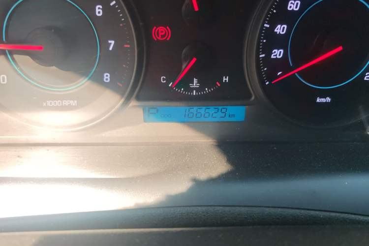 Used Chevrolet Captiva 2014 2.4L Two-Wheel Drive Urban Version 7 Seats Odometer Close Up