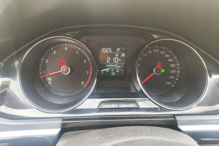 Used Volkswagen C-TREK 2017 230TSI DSG Comfort Version
