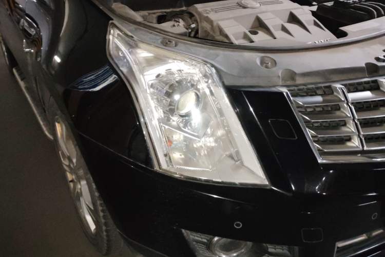 Used Cadillac SRX 2013 3.0L Luxury Model Right Front Headlight