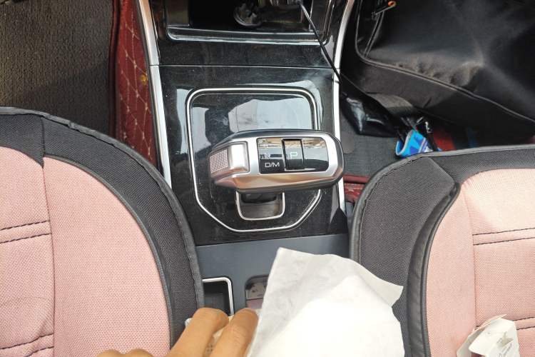 Used Haval H2 2018 Chuanxiang Edition 1.5T Dual-Clutch Two-Wheel Drive Fashion Model China V Standard Gear Lever