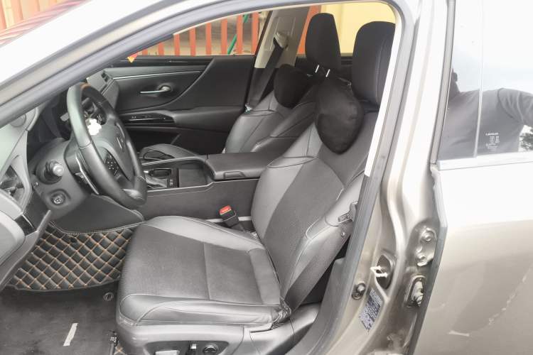 Used Lexus ES 2023 200 Excellence Edition
