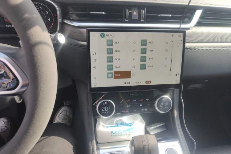 Used Jaguar F-PACE 2023 P250 HSE Audio And AC Panel