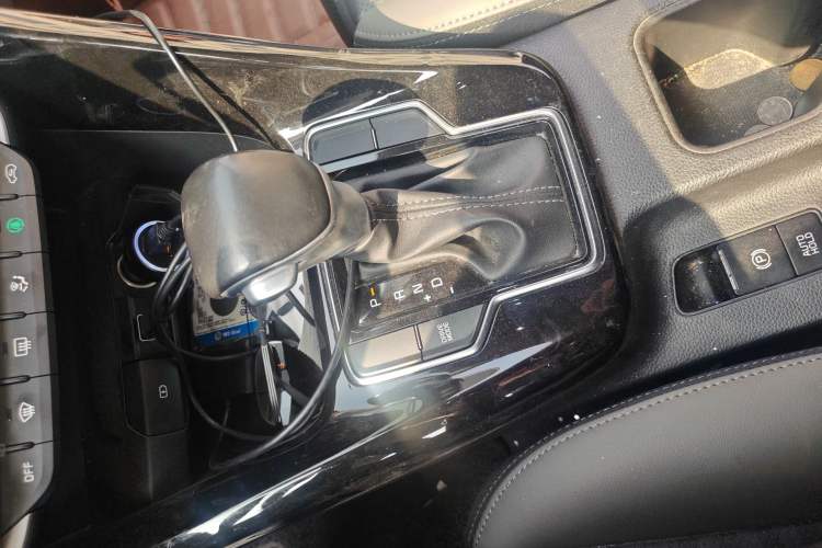 Used Kia Sportage R 2019 2.0L Automatic Smart Luxury Edition Gear Lever