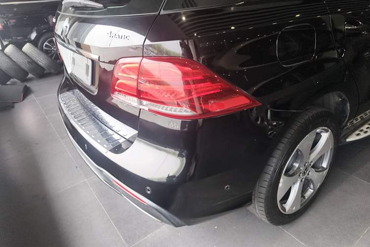 Used Mercedes-Benz GLE 2018 GLE 320 4MATIC Luxury Collection Edition Exterior 3