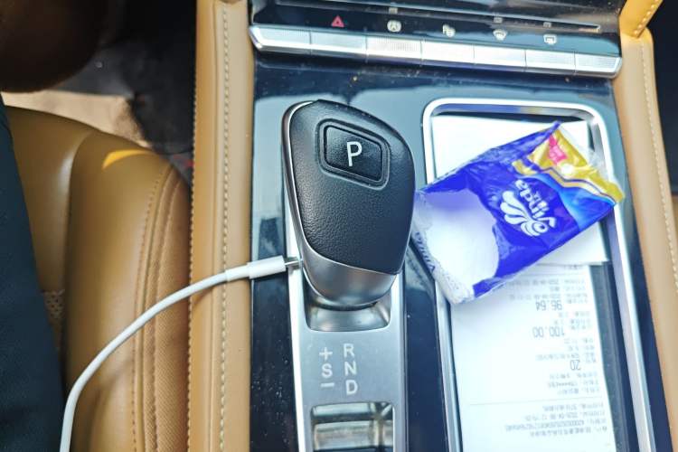 Used Venucia Star 2020 260T Automatic 48V Mild Hybrid Turbocharged Starry Edition Gear Lever