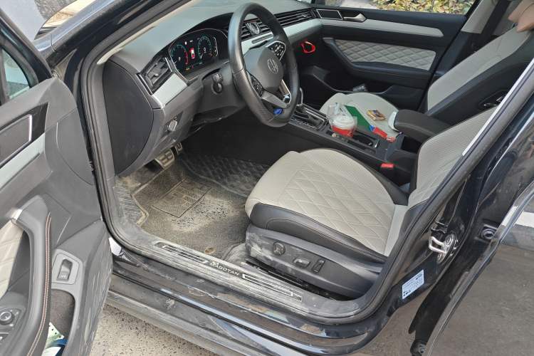 Used Volkswagen Magotan 2023 2 Million Units Limited Edition 330TSI DSG Leading Version