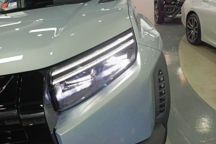 Used Formula Leopard Titanium 3 2025 501 km Range Rear-Wheel Drive Intelligent Driving Max Edition