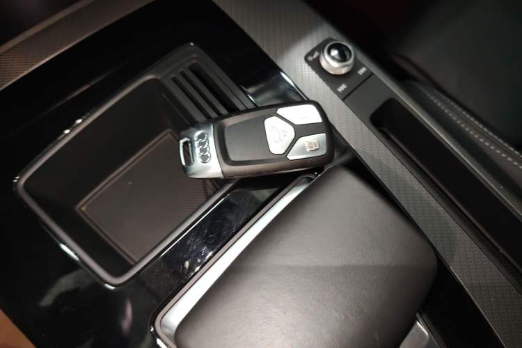 Used Audi Q5L 2022 40T Luxury Dynamic Model Interior 1