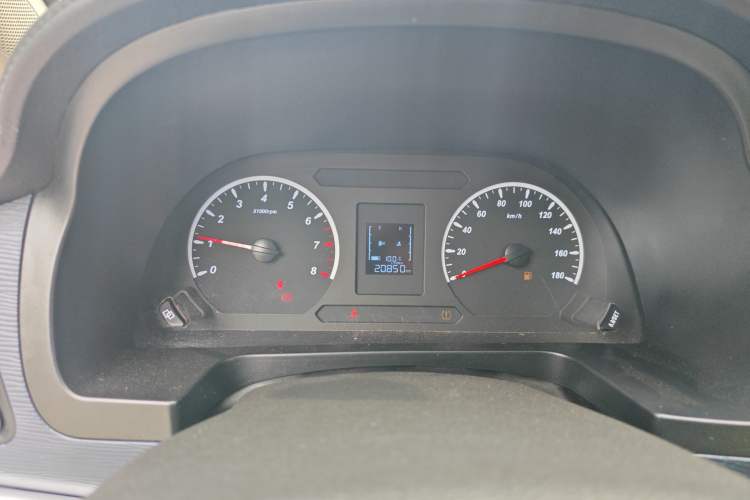 Used FORTHING Lingzhi 2023 M5L 1.6L Base Model 7 Seats
