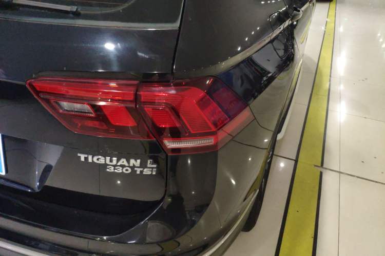 Used Volkswagen Tiguan L 2019 330TSI Automatic Two-Wheel Drive Panoramic Comfort Edition China V Standard Right Rear Taillight