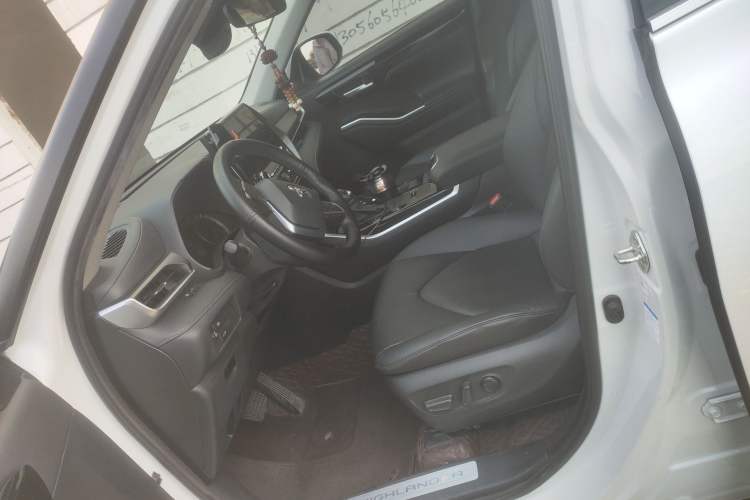 Used Toyota Highlander 2022 Dual-Engine 2.5L Four-Wheel Drive Prestige Version 7 Seats
