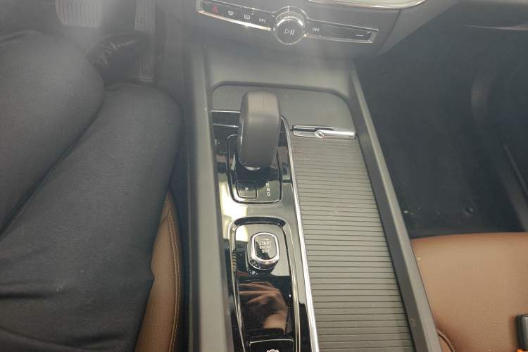 Used Volvo XC60 2025 B5 4x4 Smart Luxury Edition
