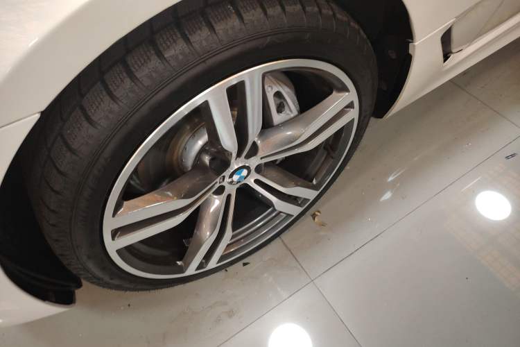 Used BMW 6 Series GT 2018 640i xDrive M Sport Package Left Front Wheel Hub