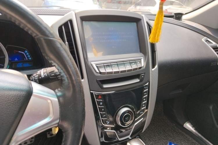 Used Luxgen U6 SUV 2014 1.8T Fashion Edition Audio And AC Panel