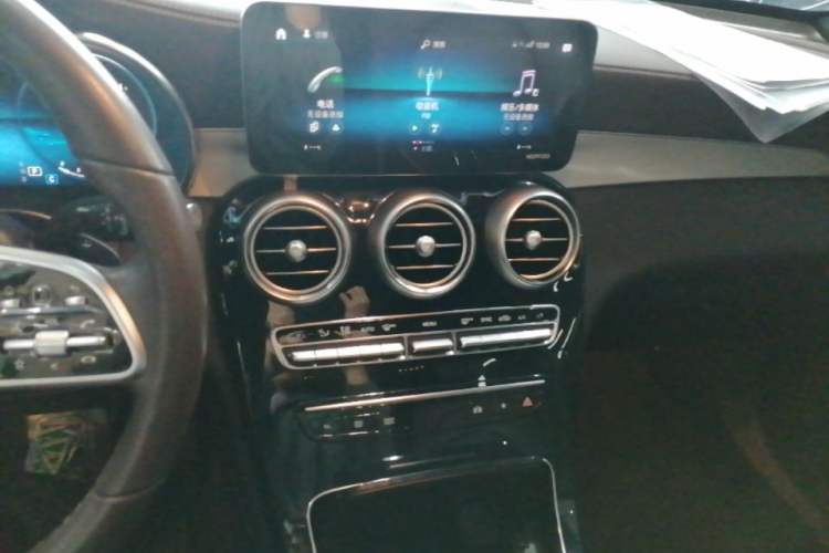 Used Mercedes-Benz GLC 2020 Facelift GLC 260 L 4MATIC Luxury Edition
