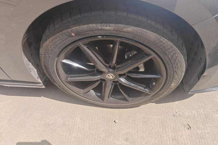 Used CHANGAN UNI-V 2022 1.5T Prestige Version Right Front Wheel Hub
