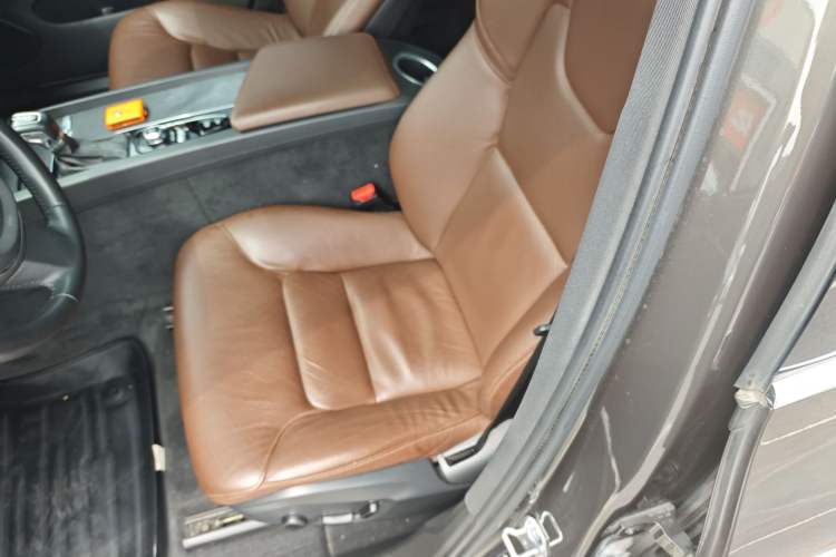 Used Volvo XC60 2021 T5 4x4 Smart Luxury Edition Left Front Seat