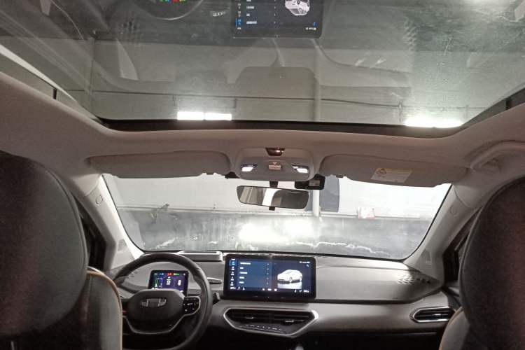 Used Geometry C 2022 550 km Business Edition
