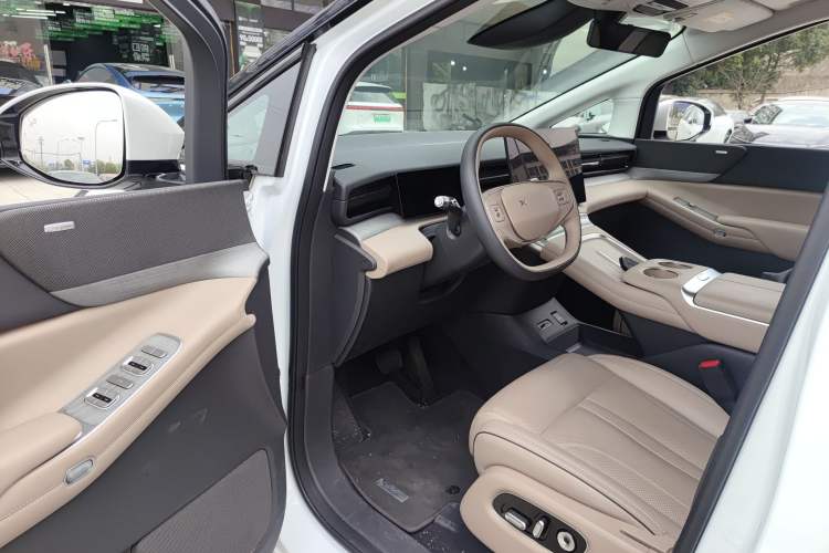 Used XPeng X9 2025 740 Ultra-Long Range Max
