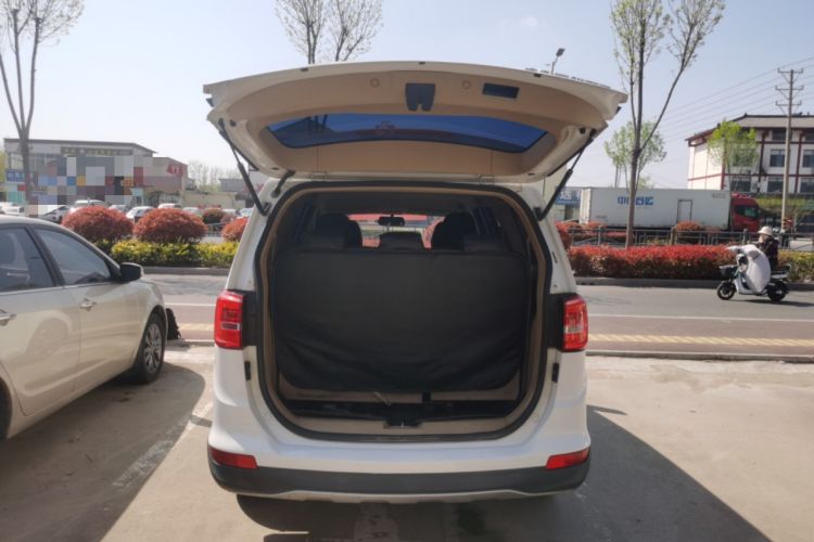 Used Baojun 730 2016 Revised 1.5L Manual Standard Version 7 Seats China V Emission Standard Trunk
