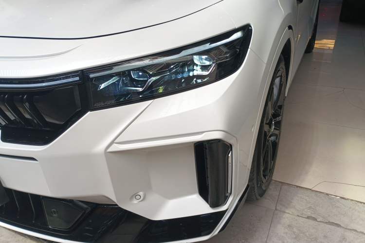 Used VOYAH FREE 2023 Four-Wheel Drive Extended-Range Model with Ultra-Long Range
