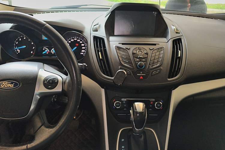 Used Ford Kuga 2015 1.5L GTDi Two-Wheel Drive Fashion Edition Audio And AC Panel