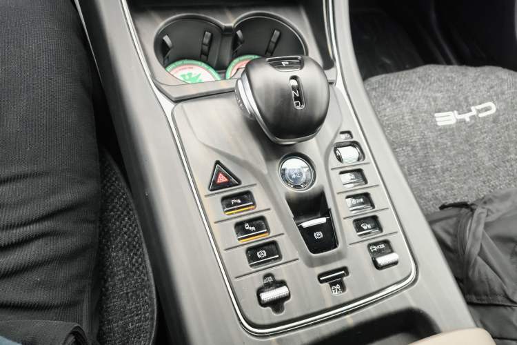 Used BYD Qin PLUS 2023 Champion Edition EV 610KM Excellence Model Gear Lever