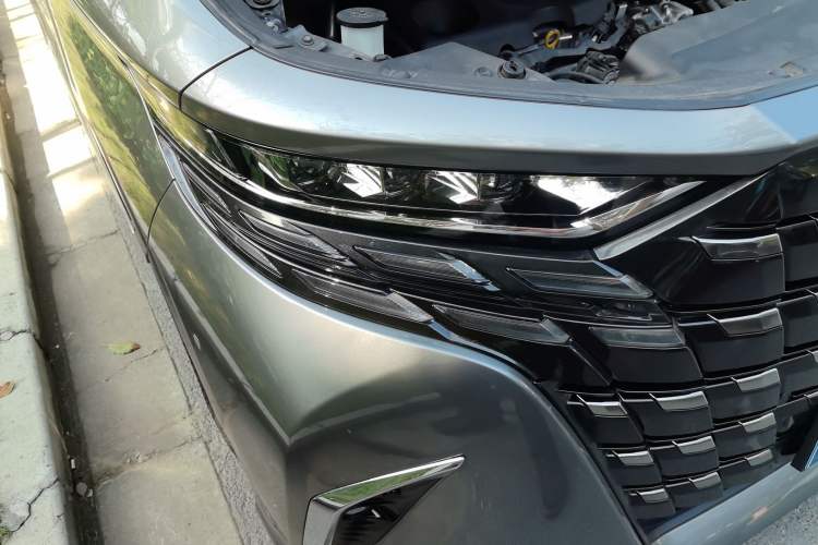 Used Toyota Alphard 2024 Dual-Engine 2.5L Deluxe Edition