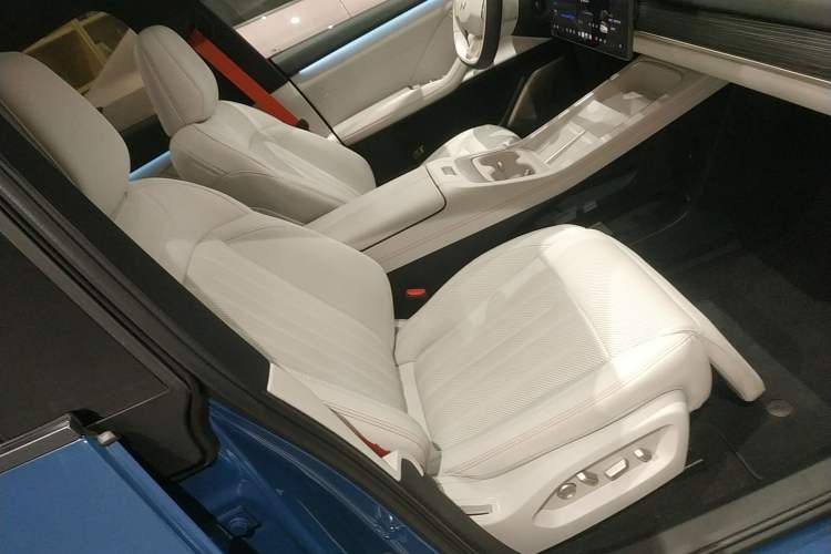 Used ONVO L60 2024 60 kWh Rear-Drive Version