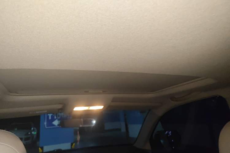 Used Toyota Highlander 2011 2.7L Two-Wheel Drive 7-Seater Luxury Edition
