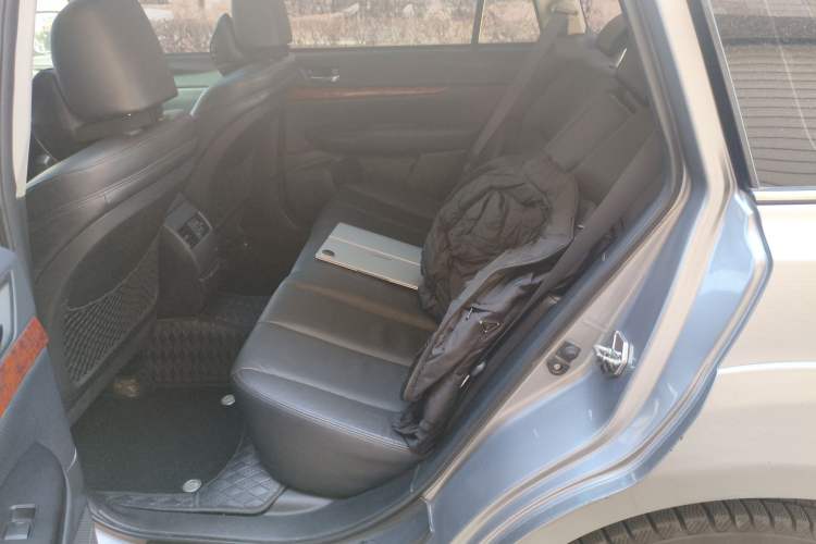 Used Subaru Outback 2011 2.5i Luxury Edition Left Rear Seat