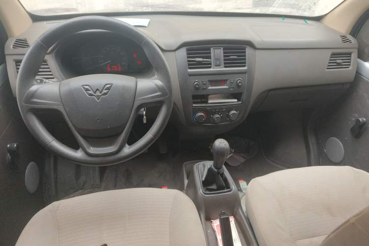 Used Wuling Rongguang S 2021 1.2L Base Model Window-Sealed 5-Seat LSI Car