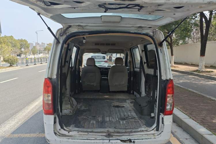 Used Wuling Rongguang V 2015 1.5L Standard Version Trunk