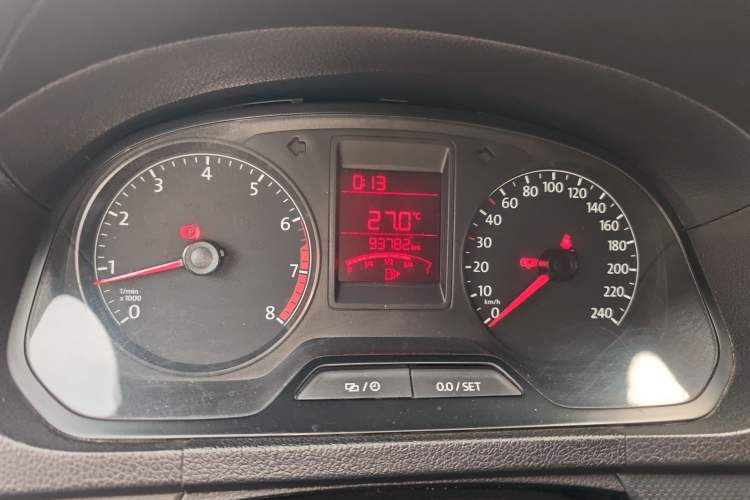 Used Volkswagen Jetta 2015 Value Edition 1.6L Manual Fashionable Style Odometer Close Up