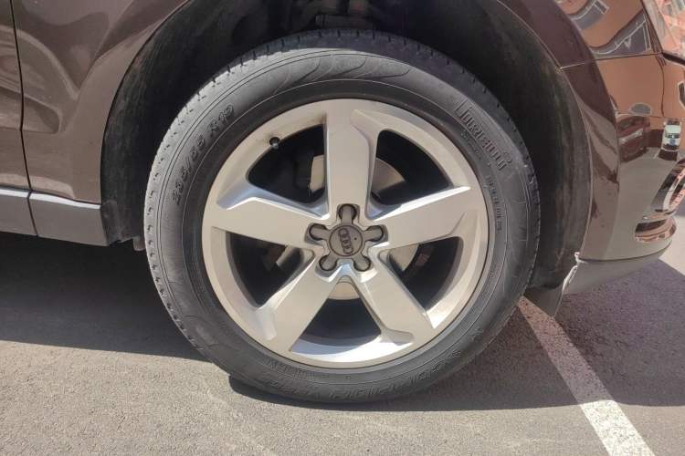 Used Audi Q5 2015 40 TFSI Comfort Model Right Front Wheel Hub