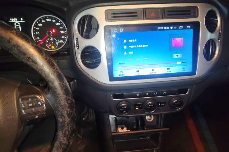 Used Volkswagen Tiguan 2016 300TSI Automatic All-Wheel Drive Fashion Vision Edition Audio And AC Panel