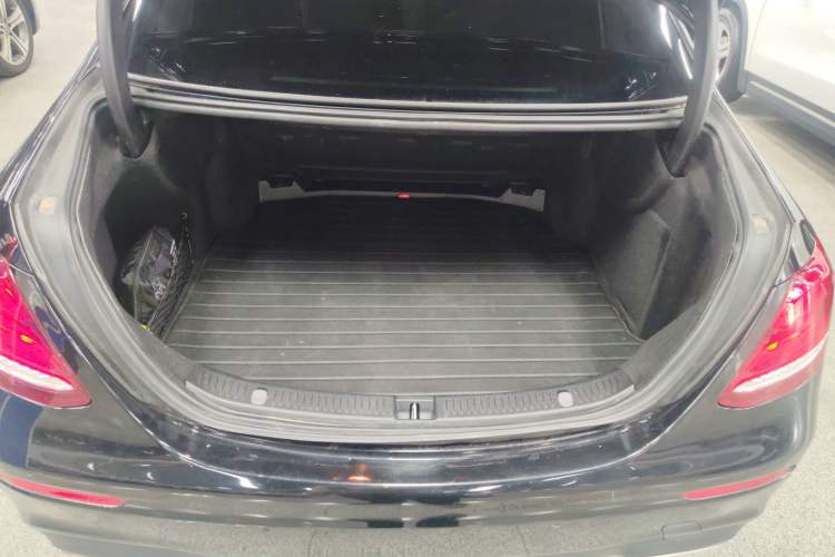 Used Mercedes-Benz E-Class 2018 E 200 L Sport Edition Trunk