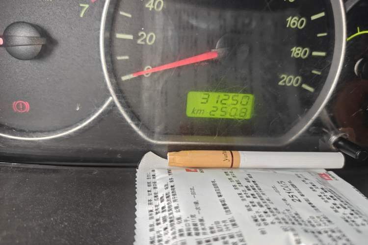 Used Wuling Hongguang 2021 1.5L S Base Version LAR Odometer Close Up