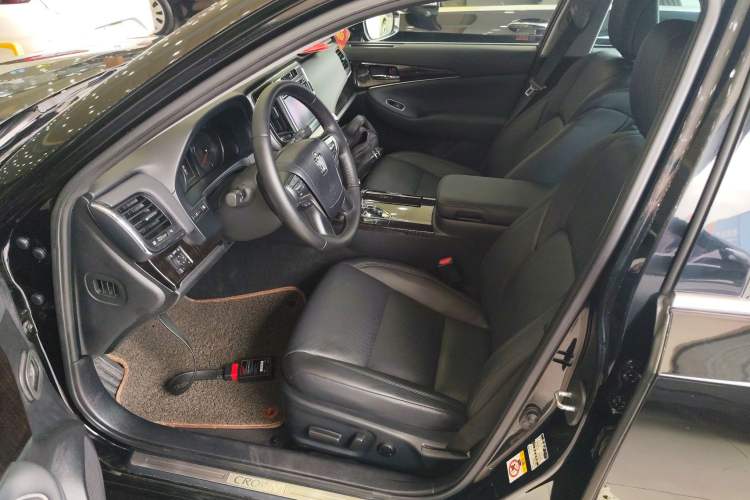 Used Toyota Crown 2015 2.0T Fashion Edition Left Front Seat