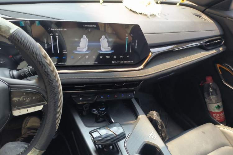 Used CHANGAN OSHAN X5 PLUS 2023 Revised 1.5T DCT Excellence Edition Audio And AC Panel