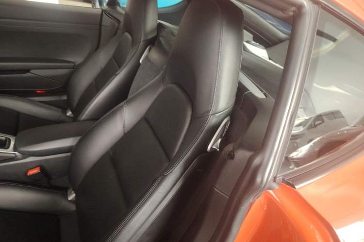 Used Porsche 718 2016 Cayman 2.0T
