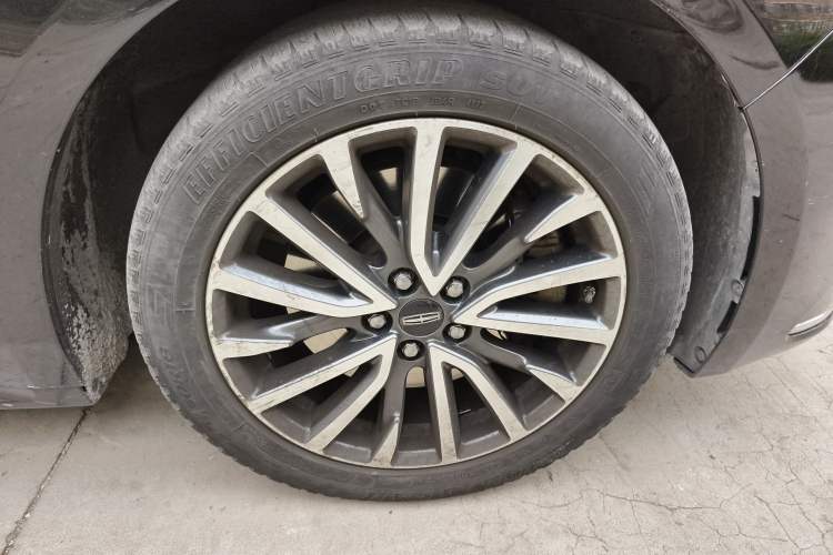 Used Lincoln Continental 2017 2.0T Two-Wheel-Drive Luxury Edition Right Front Wheel Hub