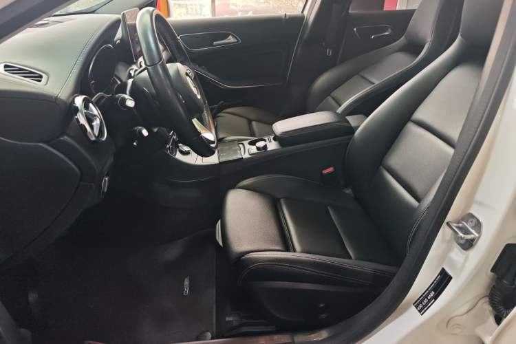 Used Mercedes-Benz GLA 2018 GLA 200 Fashion Model Left Front Seat