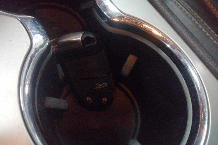 Used Jeep Grand Cherokee 2015 3.6L Luxury Navigation Edition Vehicle Key