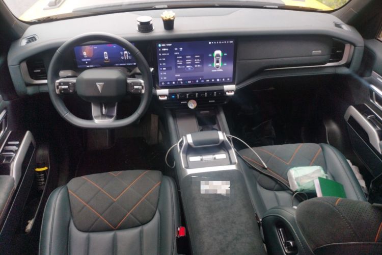 Used Deepal G318 2025 Worry-Free Cross-Country Edition Four-Wheel Drive Distant Mountains Version Center Console