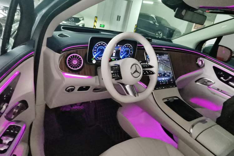 Used Mercedes-Benz EQE SUV 2024 500 4MATIC Luxury Edition Driver Seat