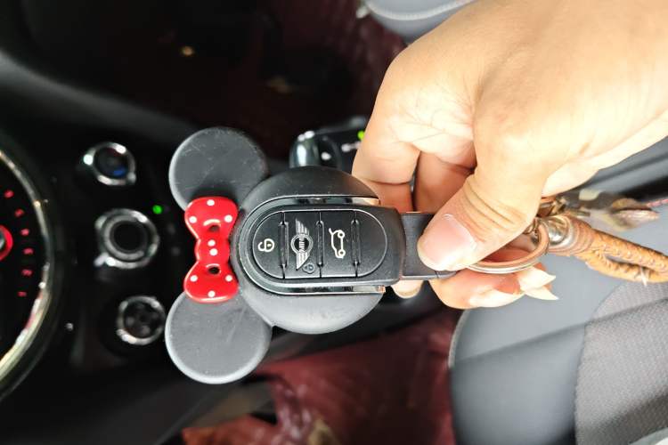 Used MINI 2017 1.5T COOPER Ice Blue Limited Edition Five-Door Version Vehicle Key