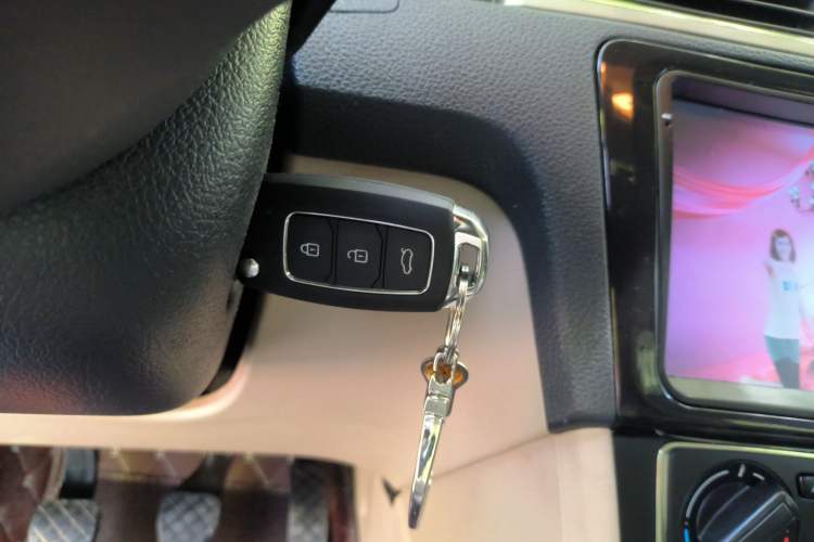 Used Volkswagen Santana 2015 1.6L Manual Comfort Edition Vehicle Key