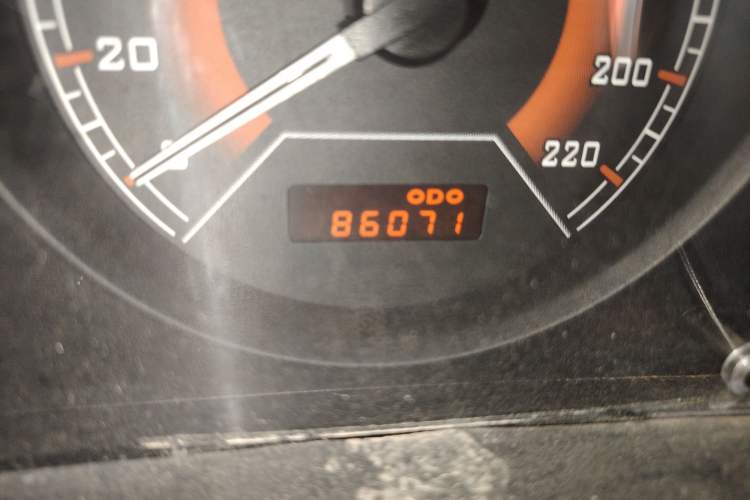 Used Soueast V3 Lingyue 2011 1.5L Manual Comfort Edition Odometer Close Up