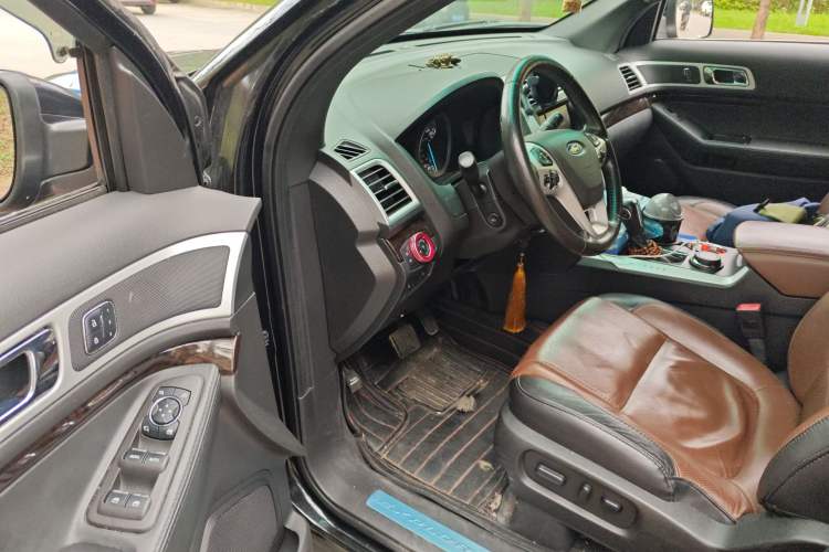 Used Ford Explorer 2013 3.5L Deluxe Model
